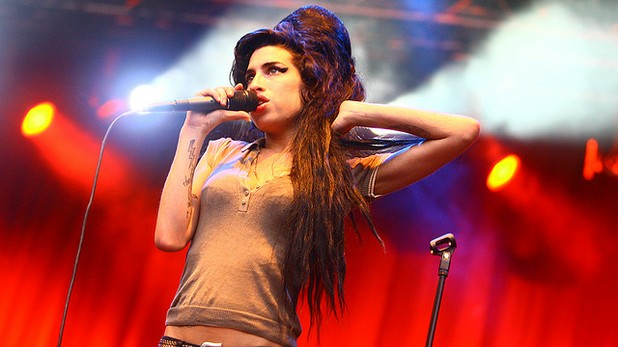 Amy Winehouse Drunk on Stage in Belgrade