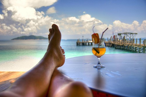 Britons on Holiday Like Sun, Fun and Booze - Downing More Than 20 Units of Alcohol Per Day While ...